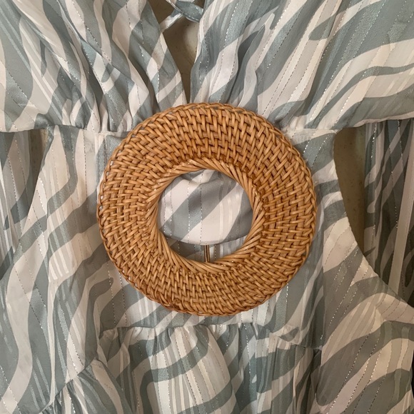 CUT OUT RUFFLE DRESS SAGE 😍 - Picture 9 of 10